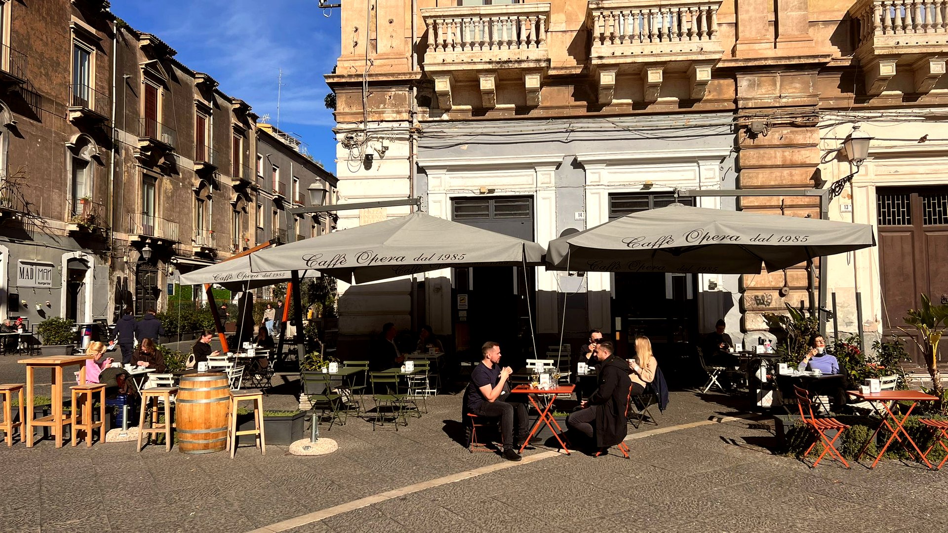 I tavolini di Caffè Opera in Piazza Bellini, Catania
